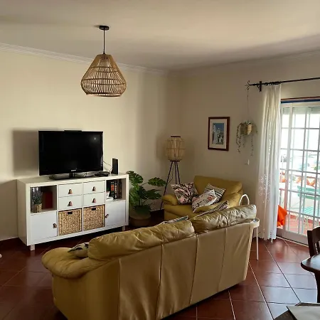 Cozy With Sea View Apartman *