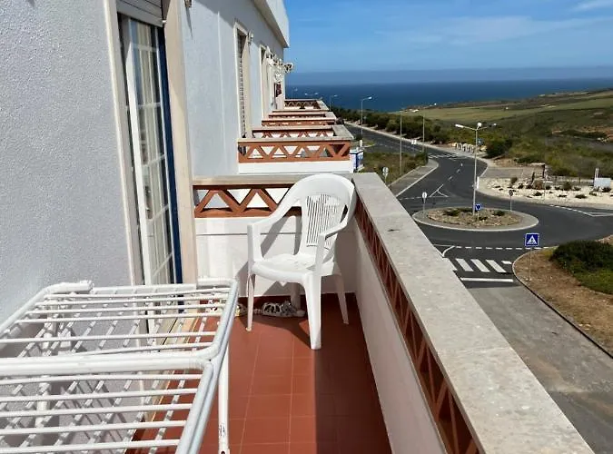 Cozy With Sea View דירה *